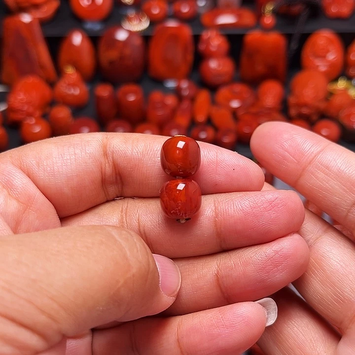 南红玛瑙未镶嵌配饰牛血火焰纹老型对珠10.6mm