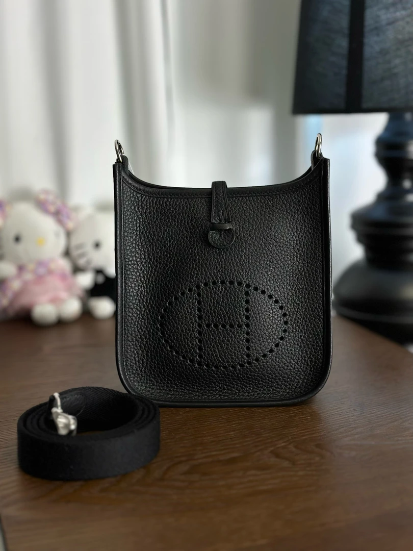 99新 Hermes/爱马仕 evelyne伊芙琳迷你黑银单肩斜挎包W刻