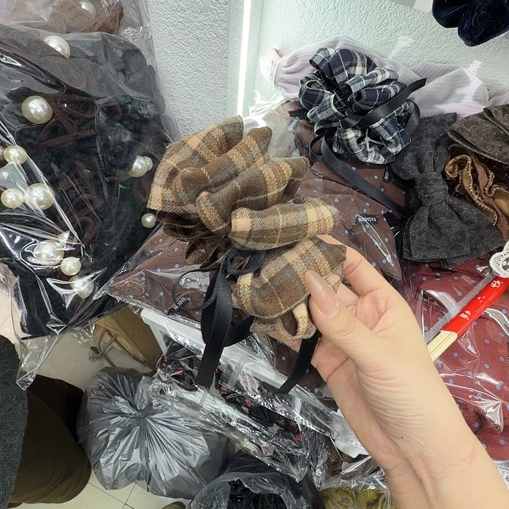 布艺非金属咖色格子