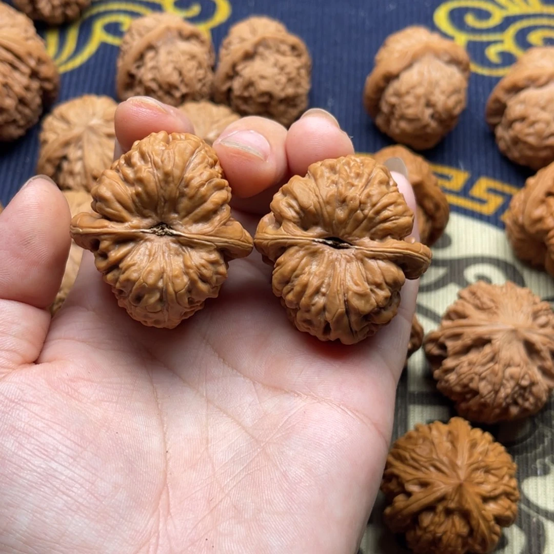 文玩核桃吊坠天****飞金字塔37