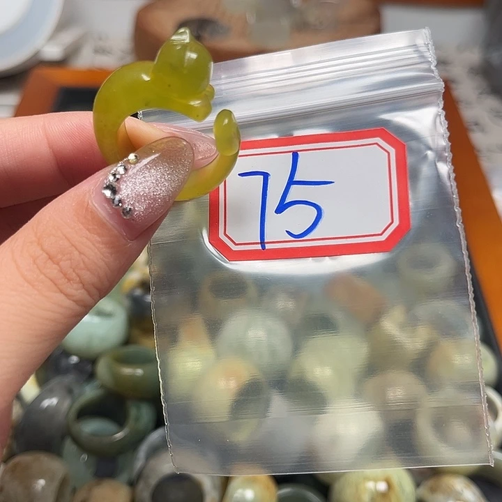 崽***崽蛇纹石玉未镶嵌戒指