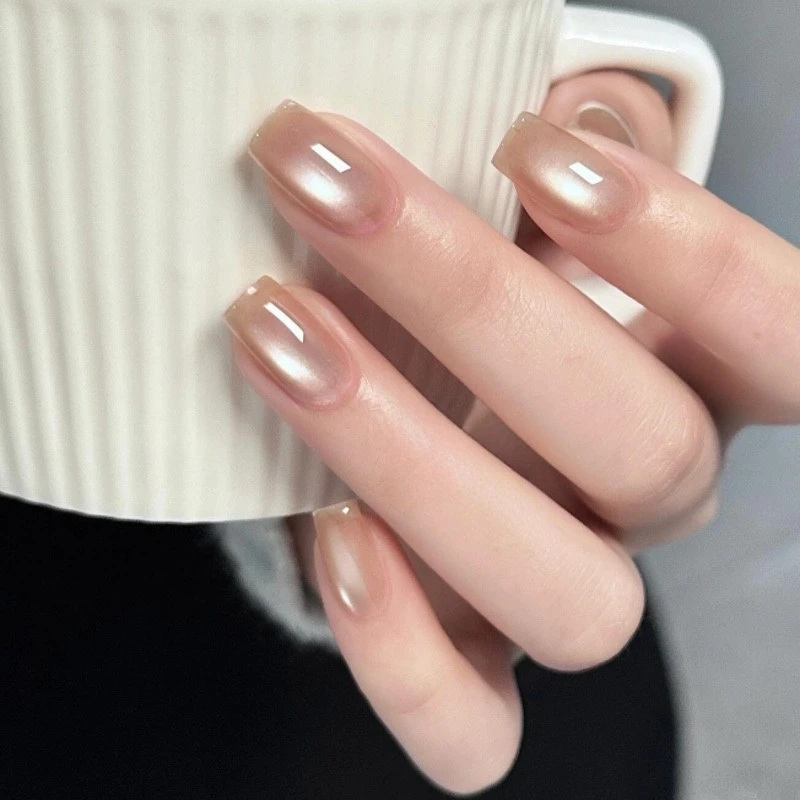 美甲款式推荐2025爆款美甲裸色猫眼短款婚纱穿戴甲日常气质轻奢