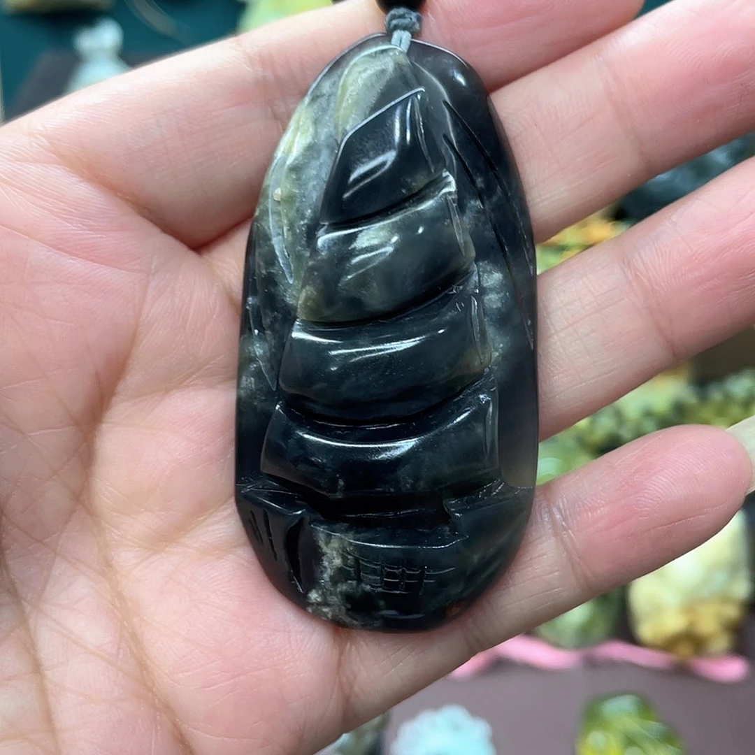 蛇纹石玉颈饰未镶嵌