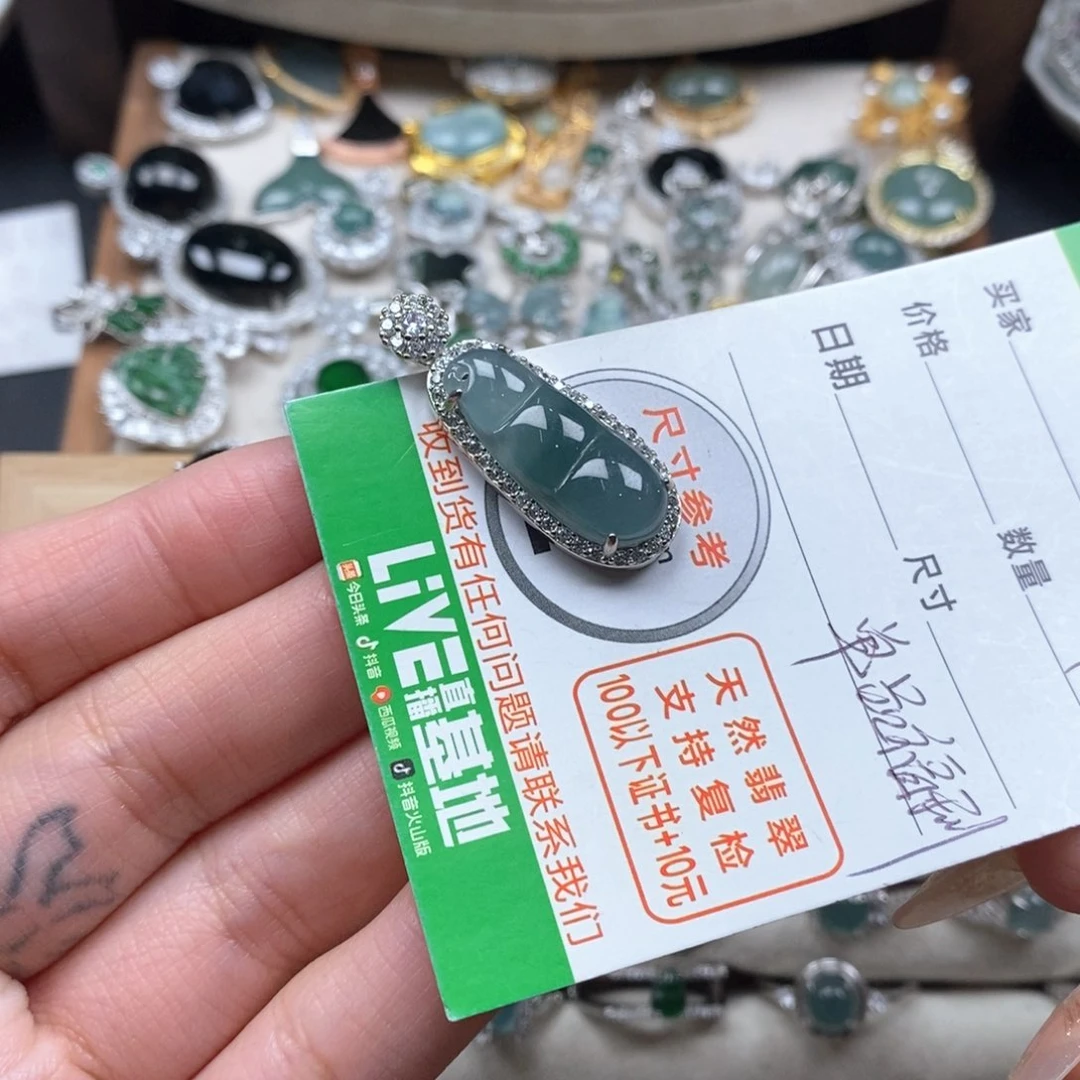 翡翠颈饰未镶嵌翡翠