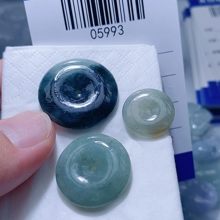 翡翠未镶嵌颈饰天光墟翡翠市场现金代购