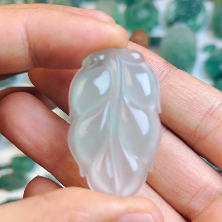 石英质玉未镶嵌颈饰