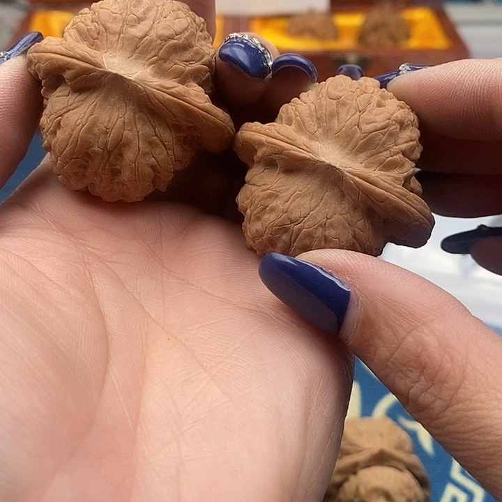 小***！文玩核桃吊坠42全品血麒麟