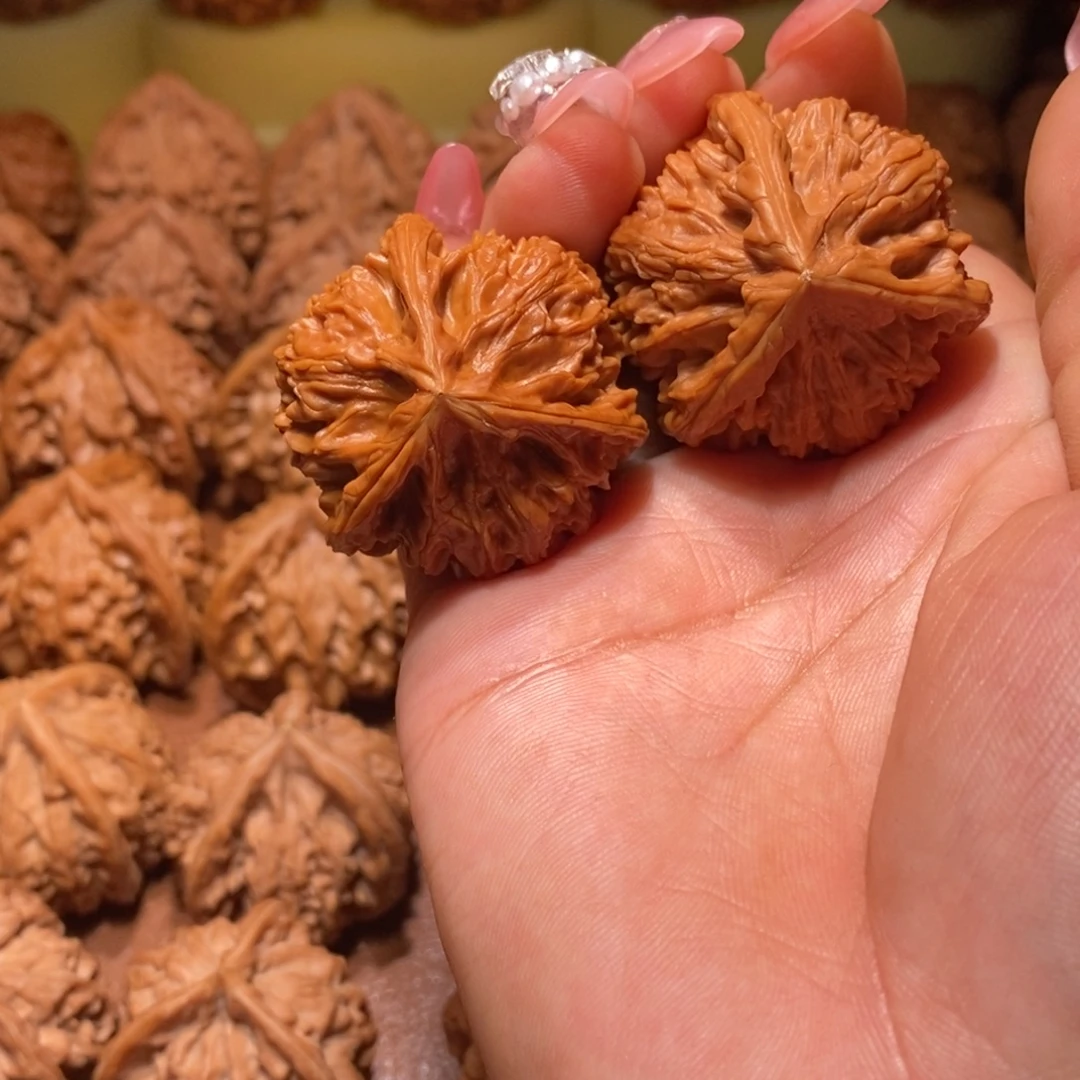 V***果文山文玩核桃手把件