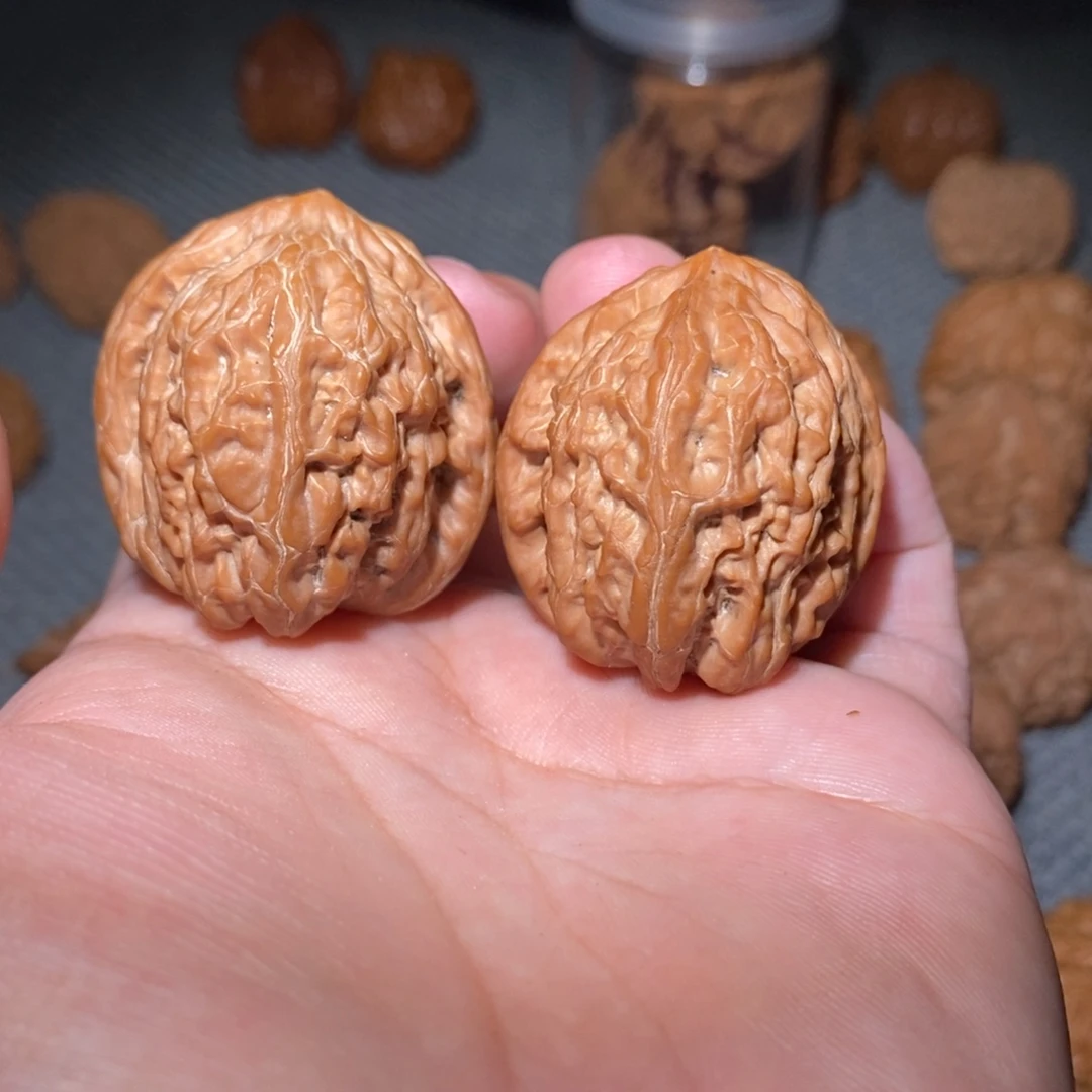 吊坠桃核36铁锤。