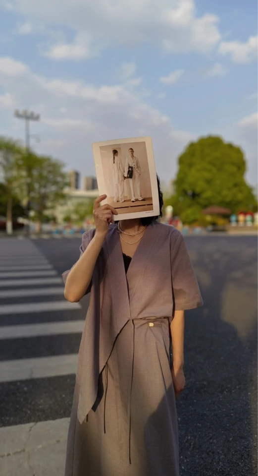 灰色高级设计感不规则女夏时髦盐系轻熟风