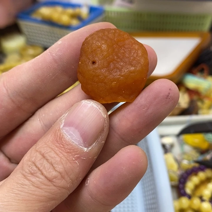 蜜蜡未镶嵌裸石吊坠