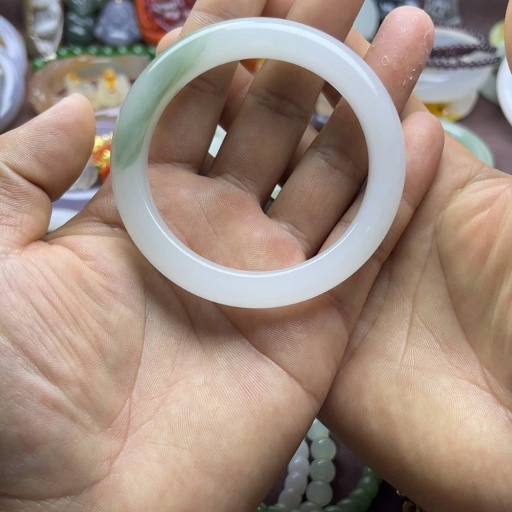 石英质玉未镶嵌手镯