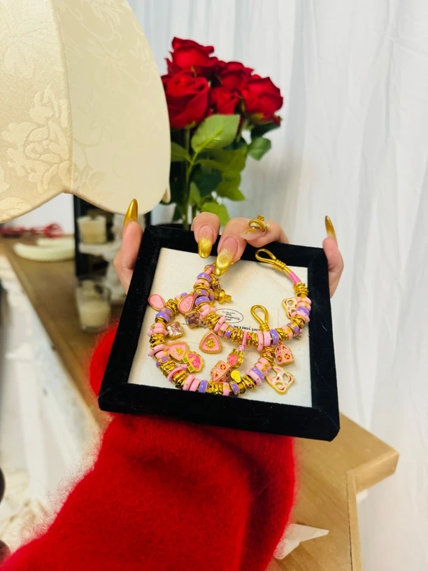 铜合金手链 粉色爱心牌牌盘缠重工时尚手工可爱气质彩色设计师