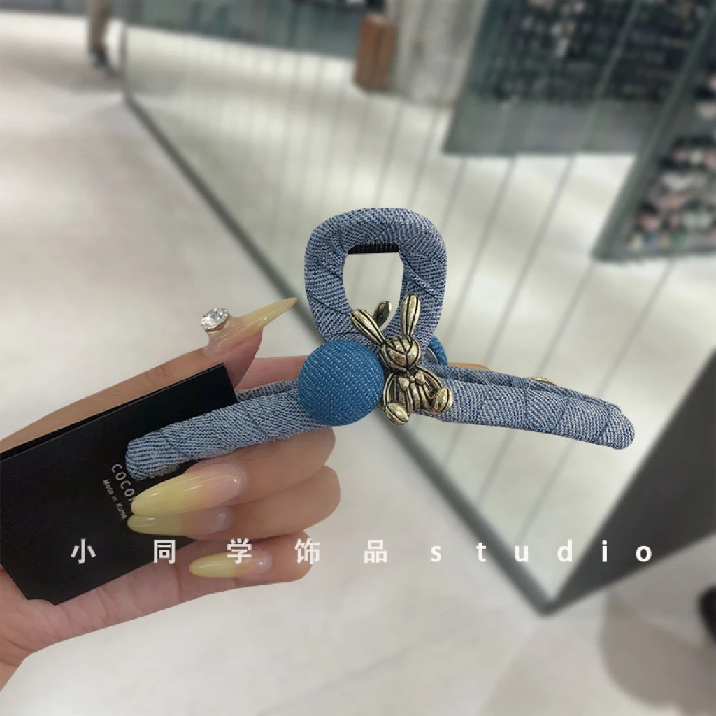 韩国饰品2025新款浅蓝色牛仔西服面料复古金小熊珍珠发抓夹头饰
