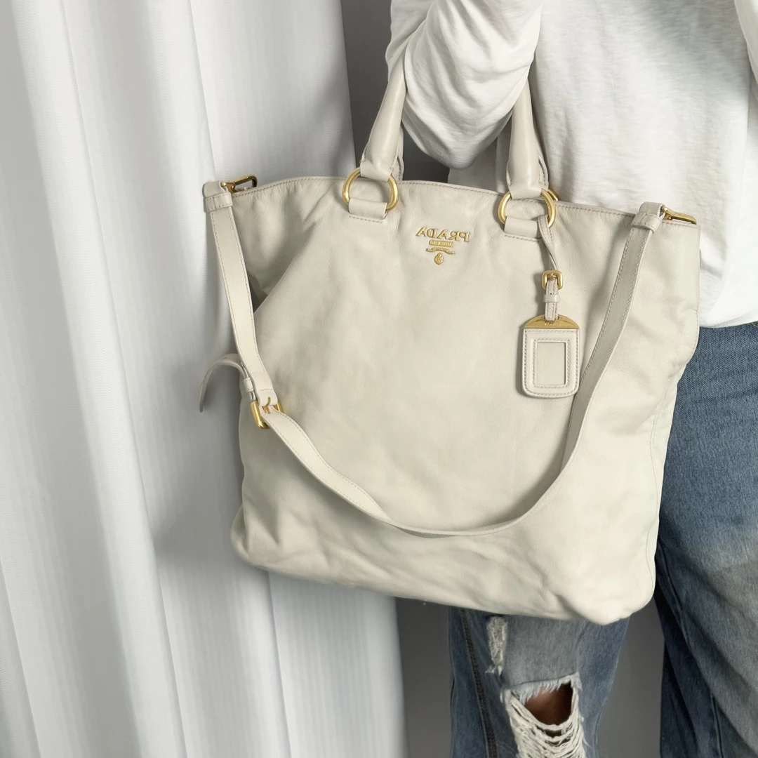 95新 Prada/普拉达 灰白色托特手提单肩包qy