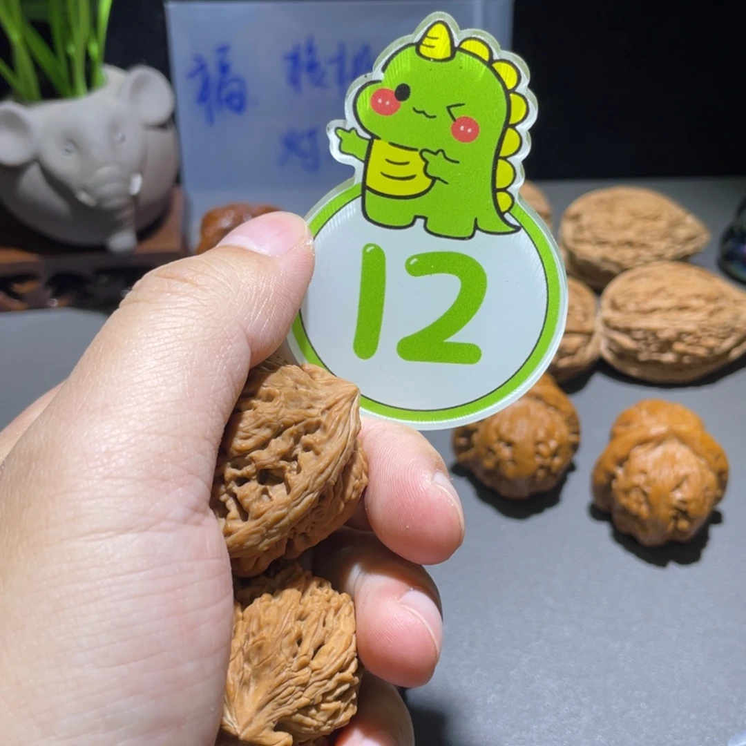 A***_文玩核桃吊坠宽底三角疆38