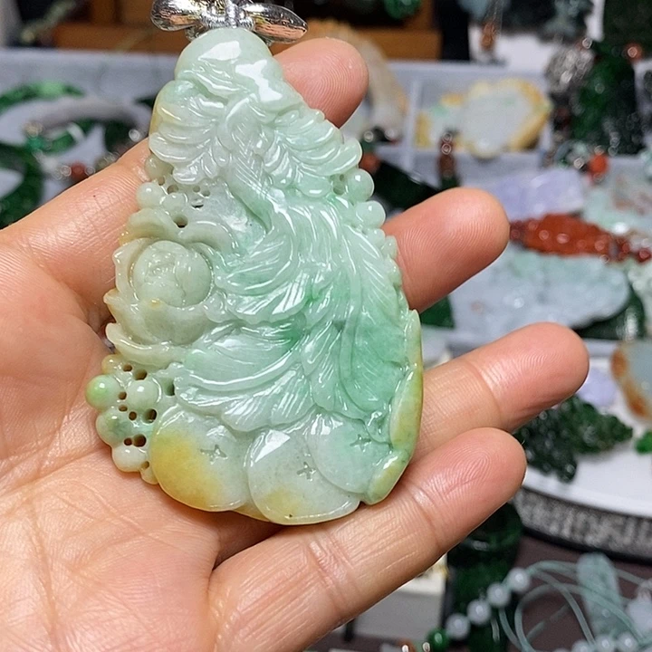 翡翠未镶嵌吊坠(赠链)