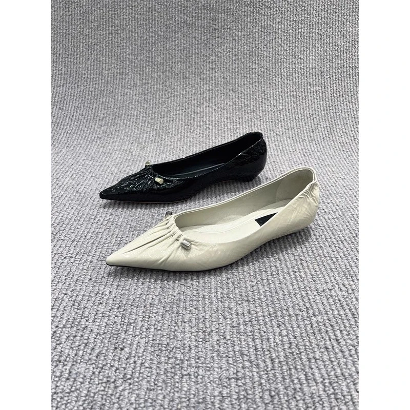 欧洲站女鞋2025春季新款漆皮尖头浅口小众设计低跟瓢鞋小猫跟单鞋