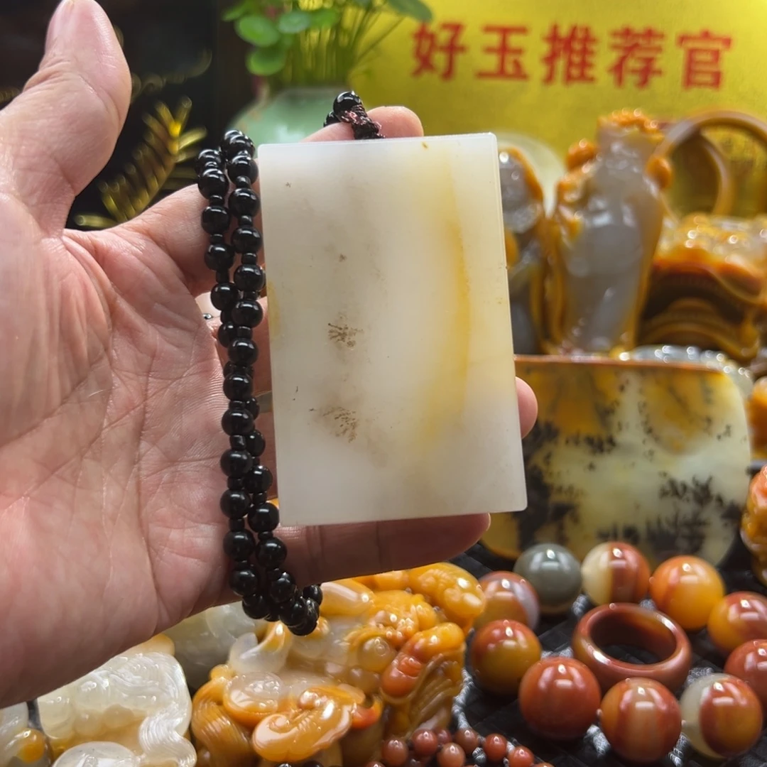 石英质玉未镶嵌颈饰