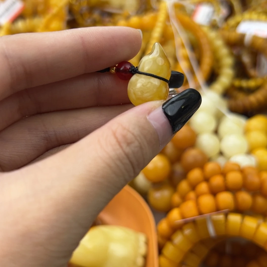 琥珀珠宝奇石未镶嵌