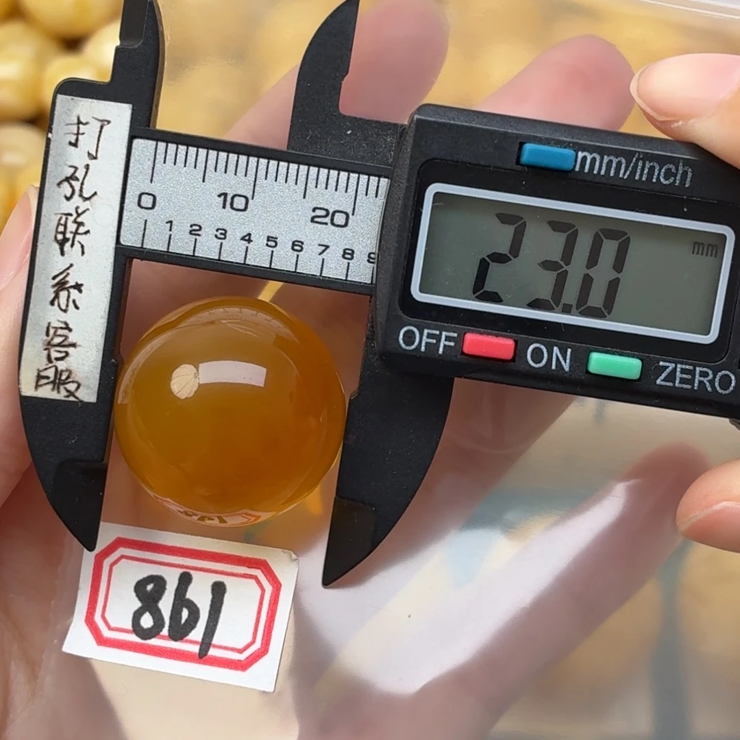 哈***哈蜜蜡未镶嵌裸石微瑕
