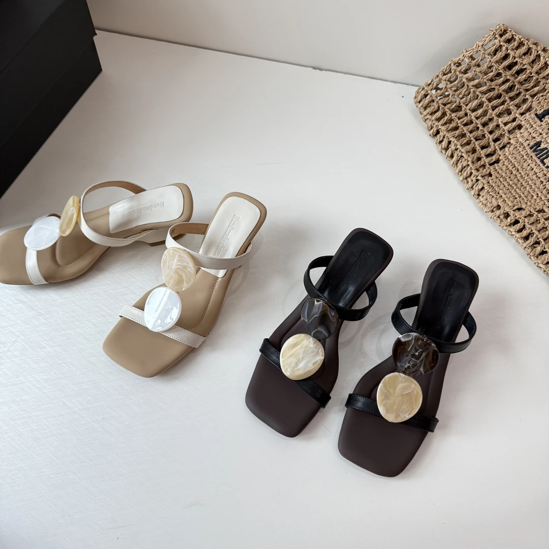 25设计感高跟粗跟5cm气泡真皮时装扣件凉鞋