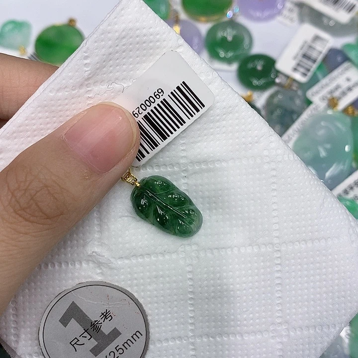 颈饰18K金镶嵌翡翠