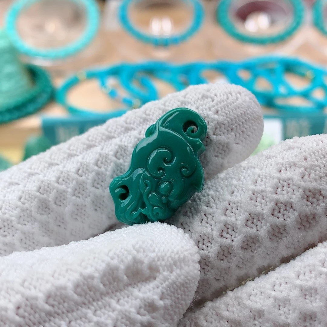 绿松石颈饰未镶嵌