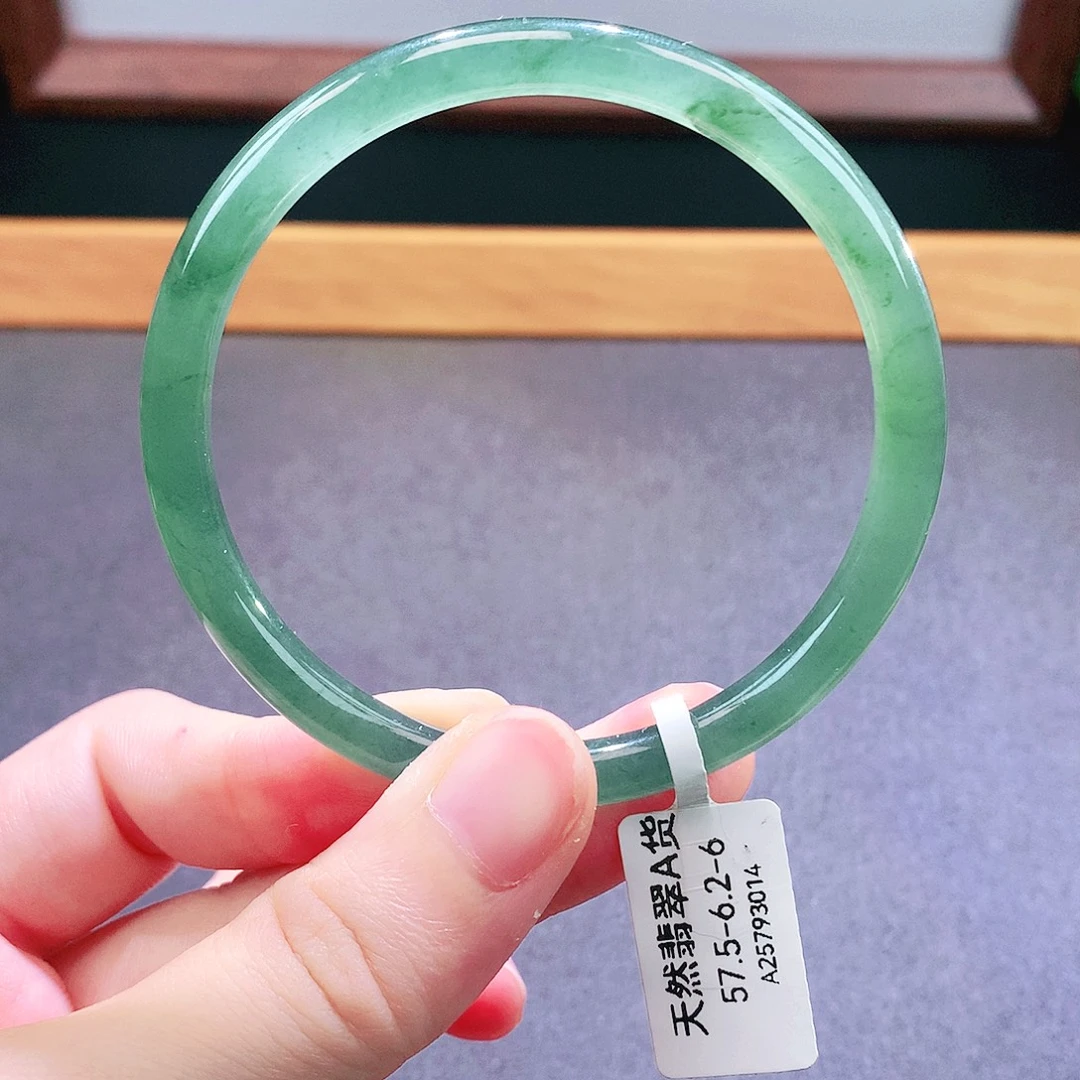 未镶嵌手镯翡翠天然翡翠