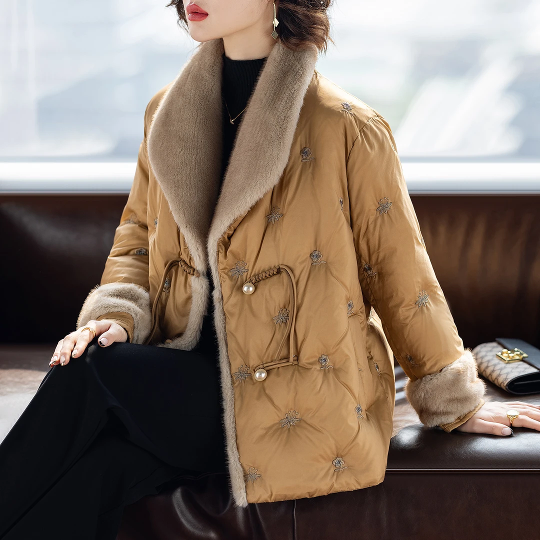 40岁50妈妈装冬季羽绒服洋气2025新款时尚新中式中老年人女士外套