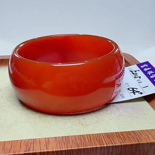 俏***阳玛瑙/玉髓手镯未镶嵌