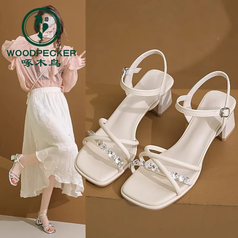啄木鸟法式露趾水钻凉鞋2025夏季新款时尚外穿粗跟方头一字带凉鞋