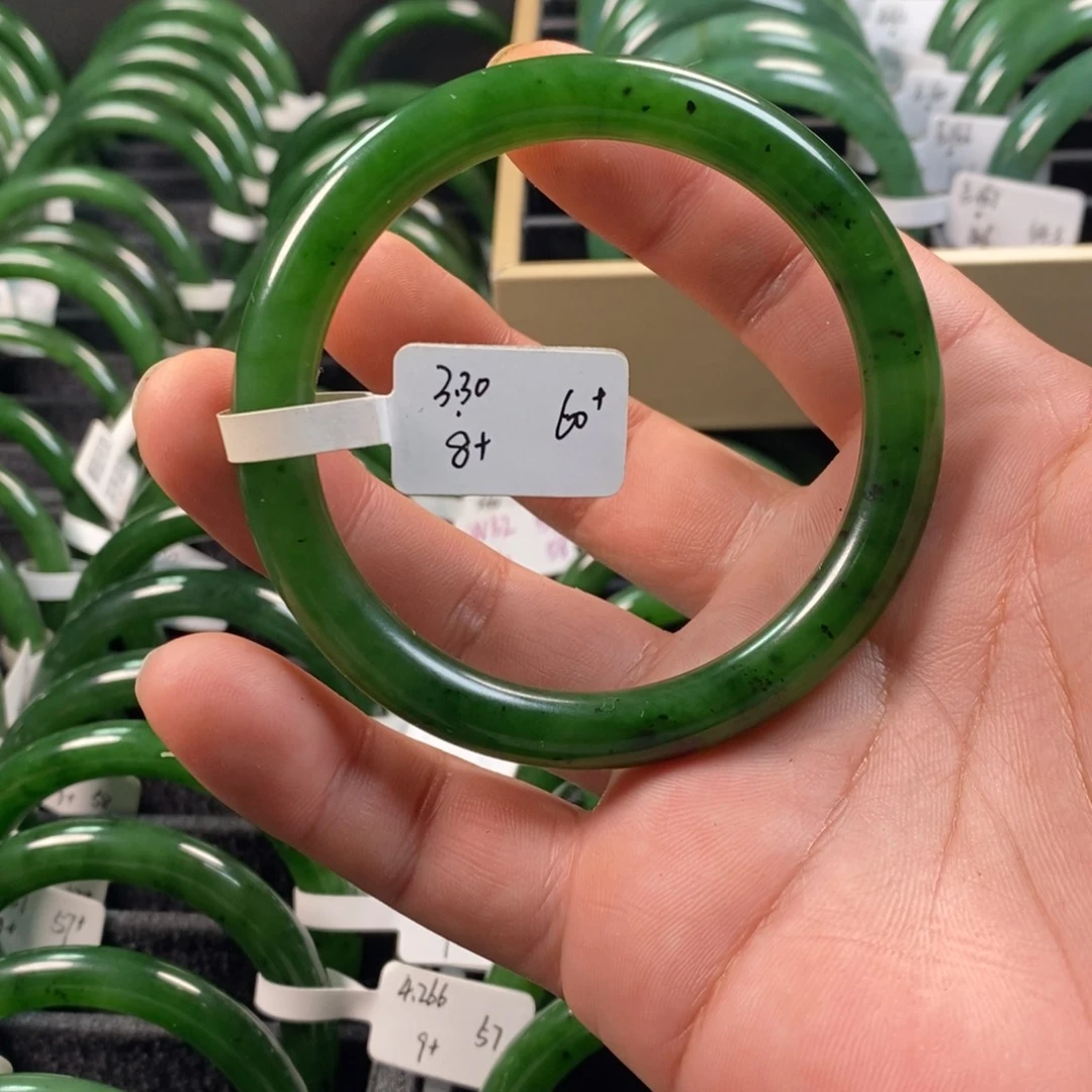 沐****和田玉（碧玉）未镶嵌手镯