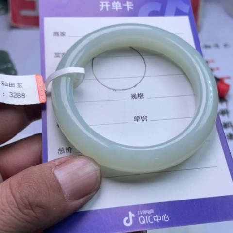 和田玉手镯未镶嵌手镯