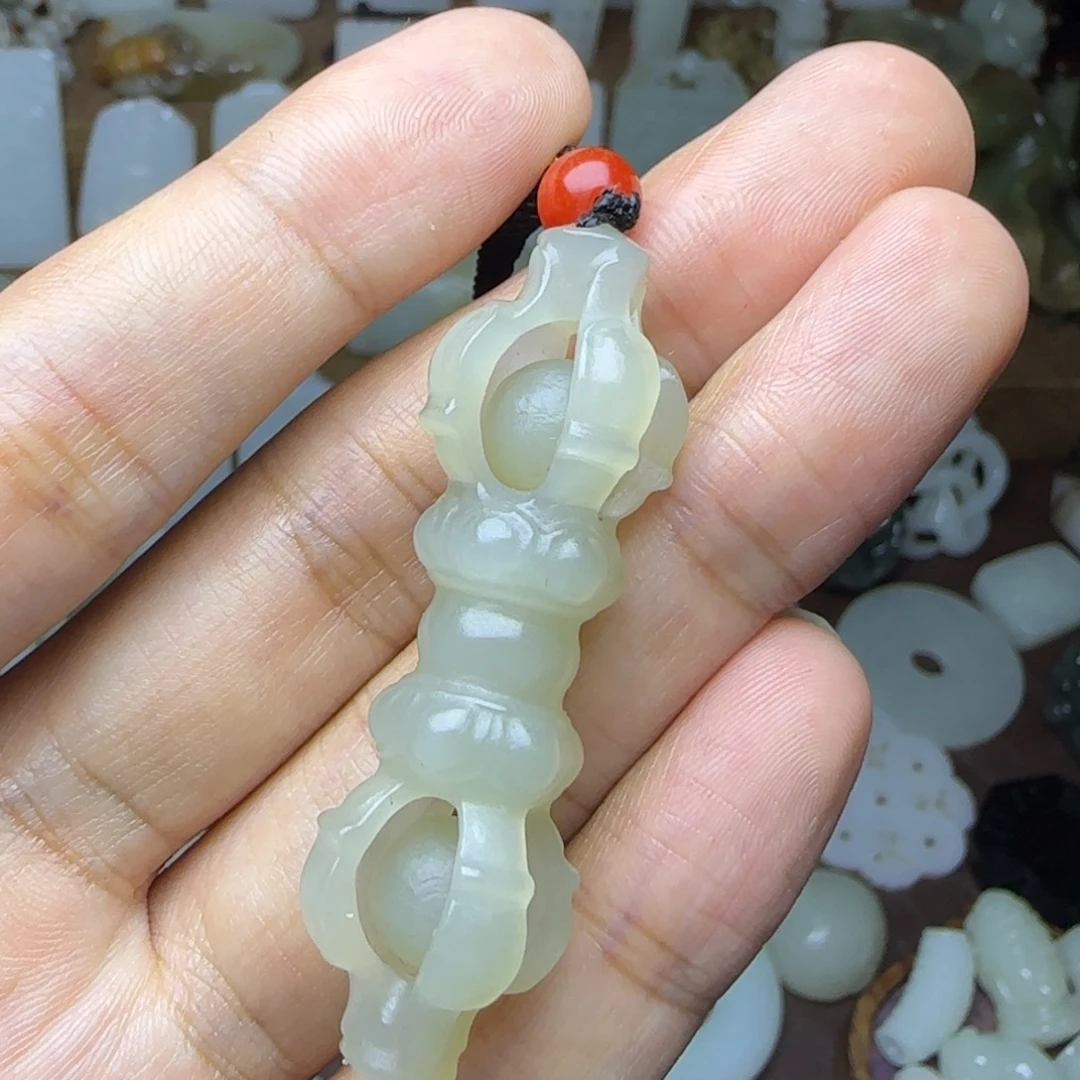 和田玉未镶嵌挂件金刚杵