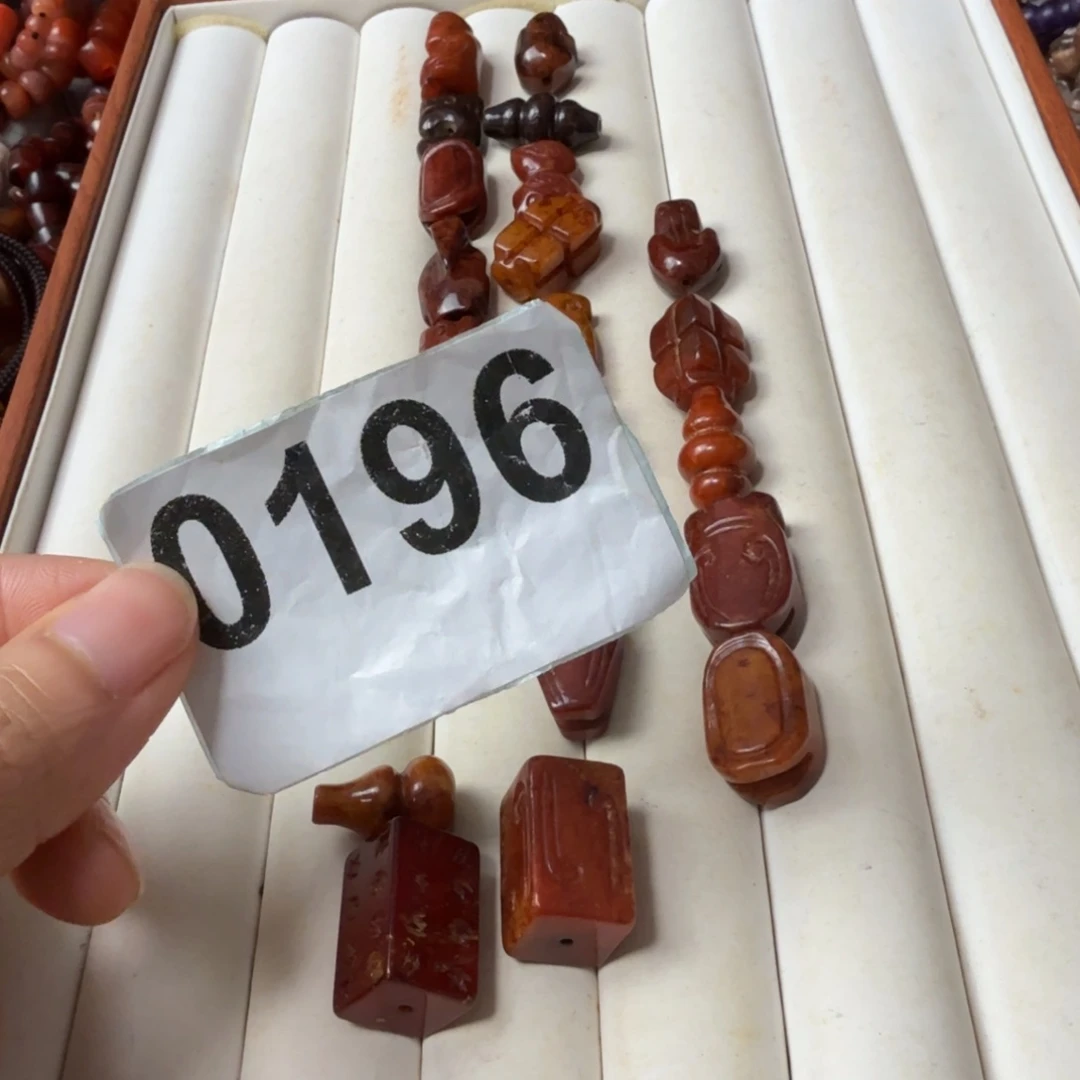 德***和和田玉（糖玉）未镶嵌颈饰