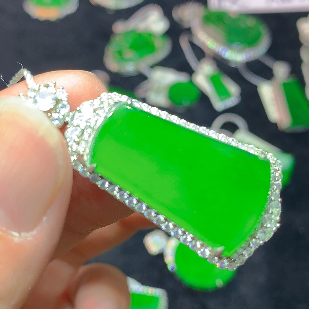 颈饰银S925镶嵌翡翠