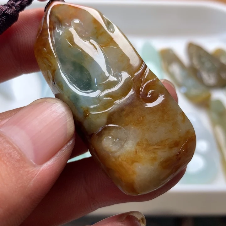 海***杨翡翠未镶嵌颈饰翡翠