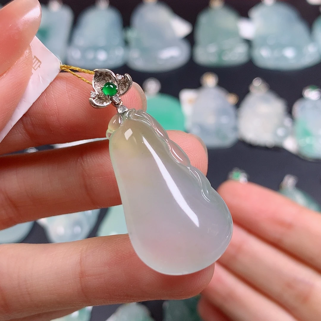 颈饰18K金镶嵌翡翠