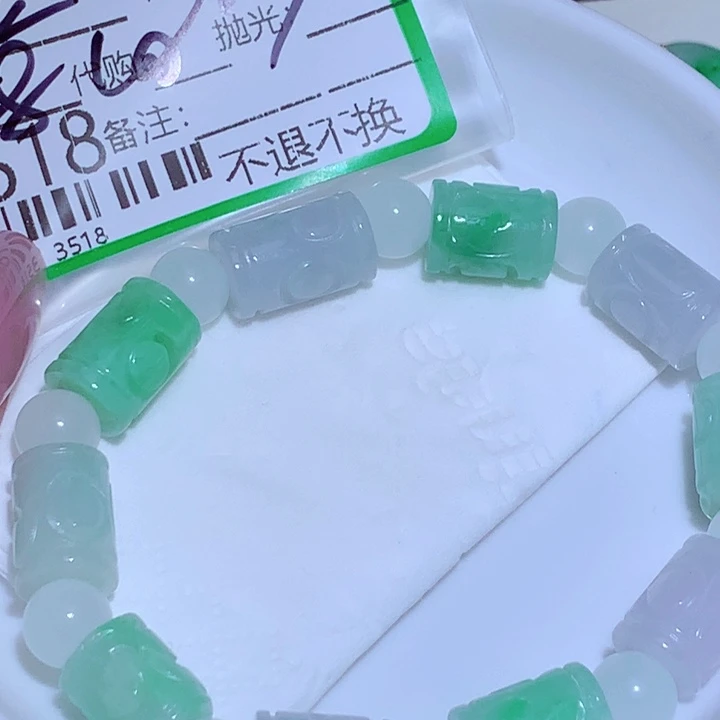 侯***制翡翠未镶嵌颈饰rtt