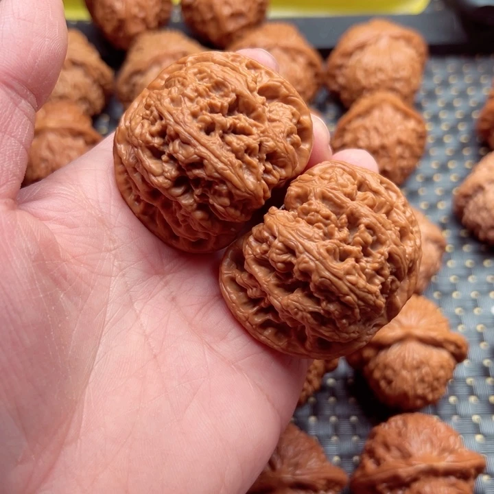 文玩核桃吊坠平谷粗金48货头