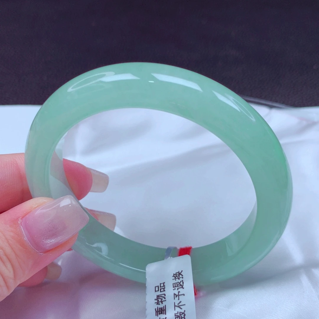 翡翠手镯未镶嵌手镯88