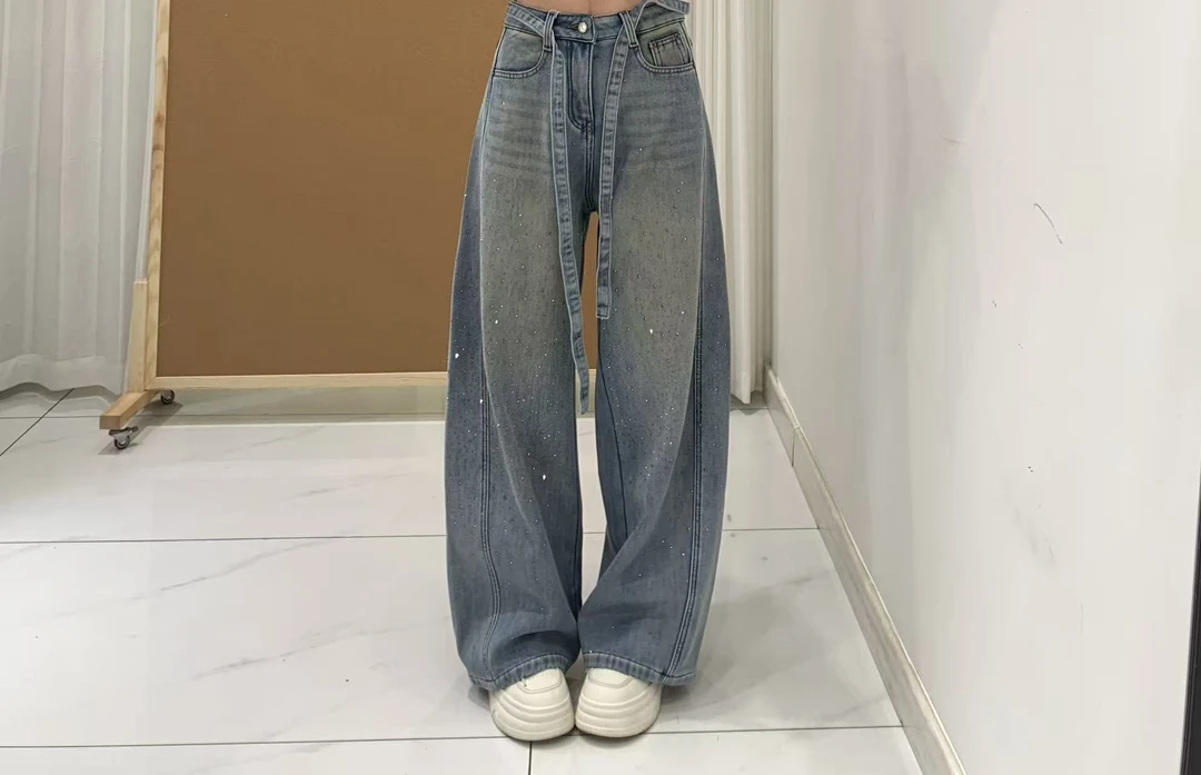 可米 新款显瘦百搭宽松水洗高街烫钻加绒牛仔裤 2710