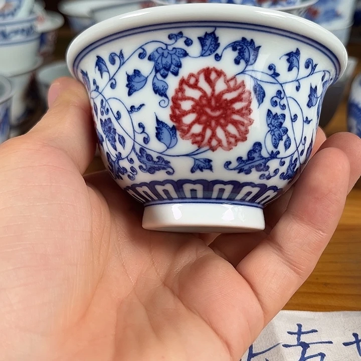 青花釉里红图案杯子