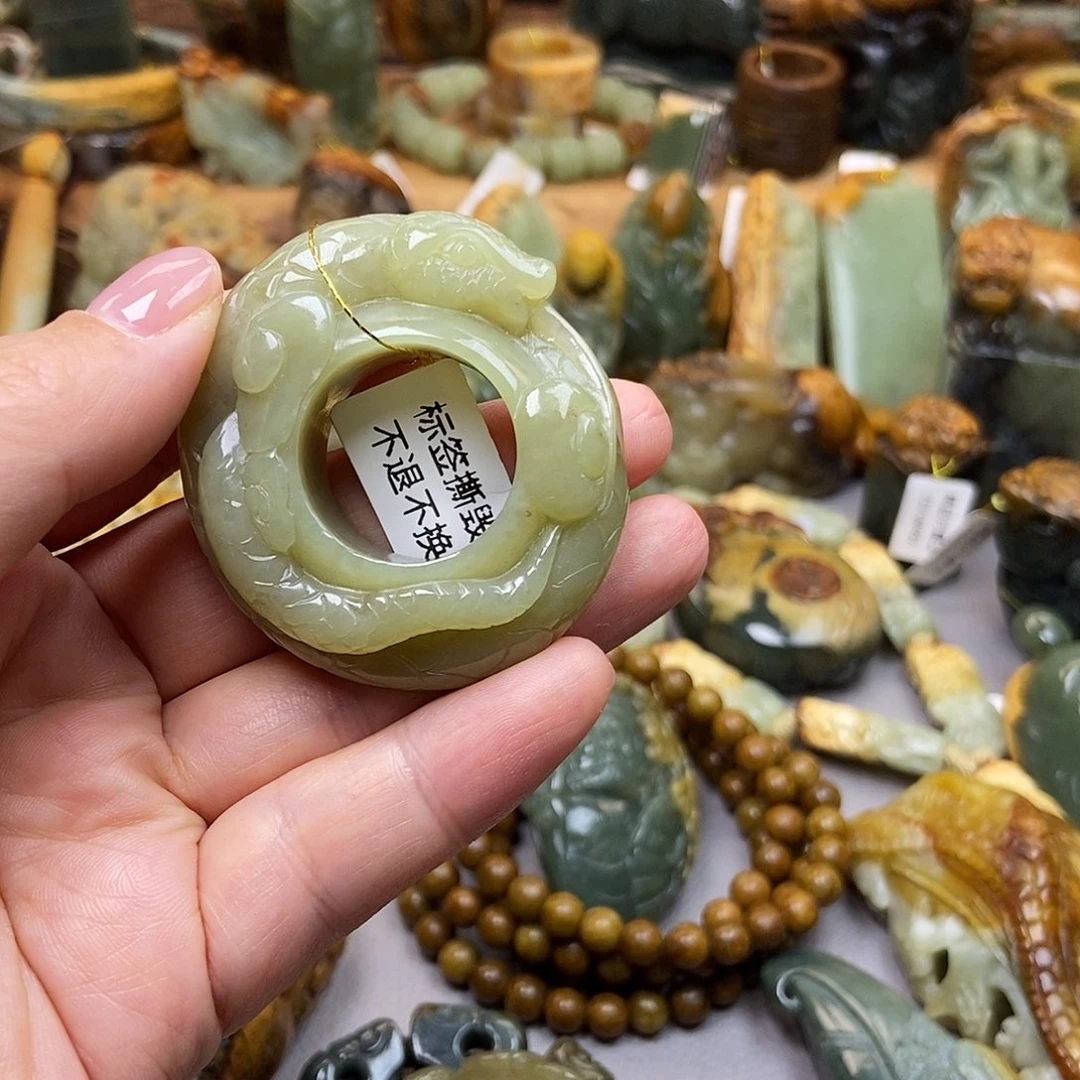 岫岩老玉（透闪石质玉）未镶嵌珠宝奇石弹**线