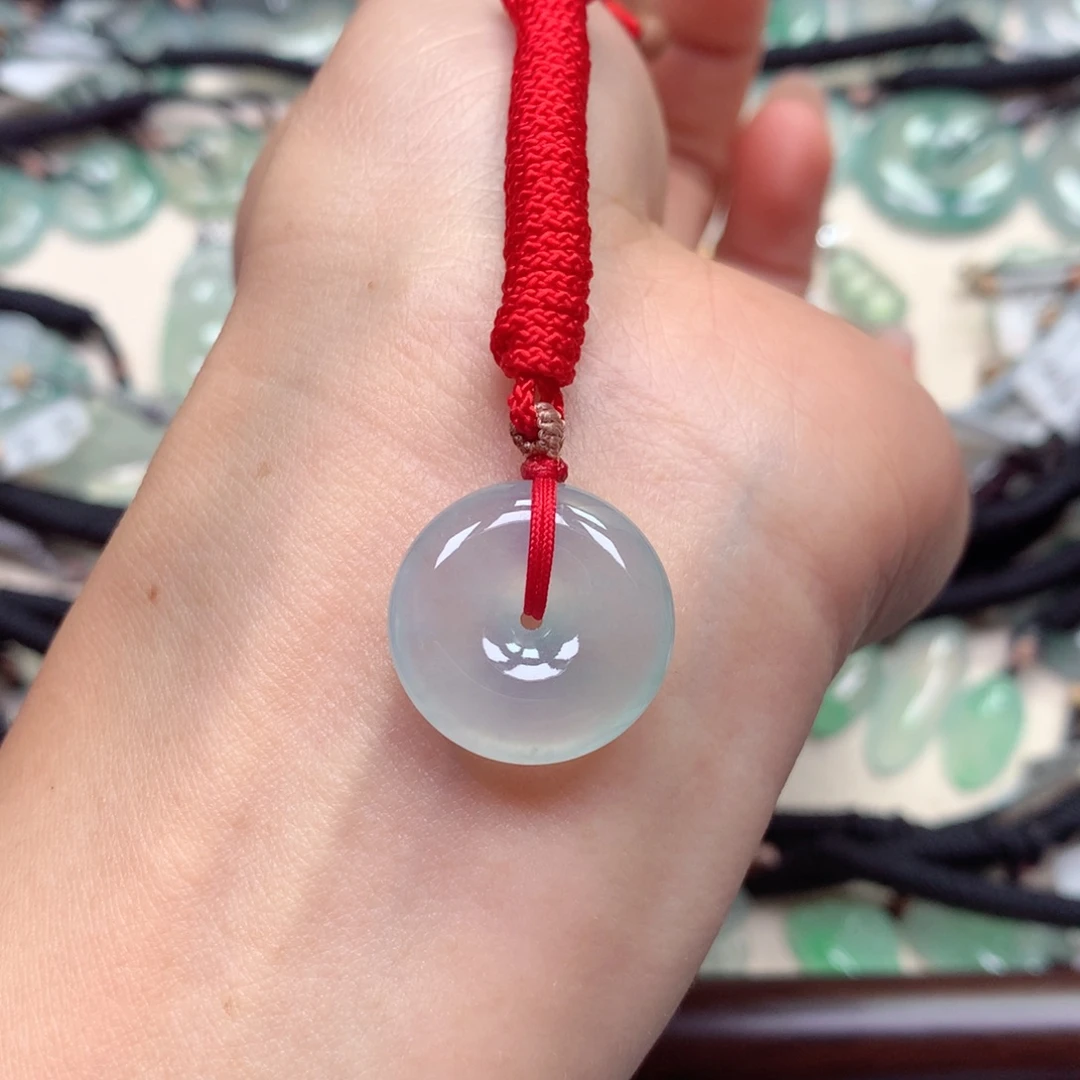 翡翠未镶嵌颈饰平安扣