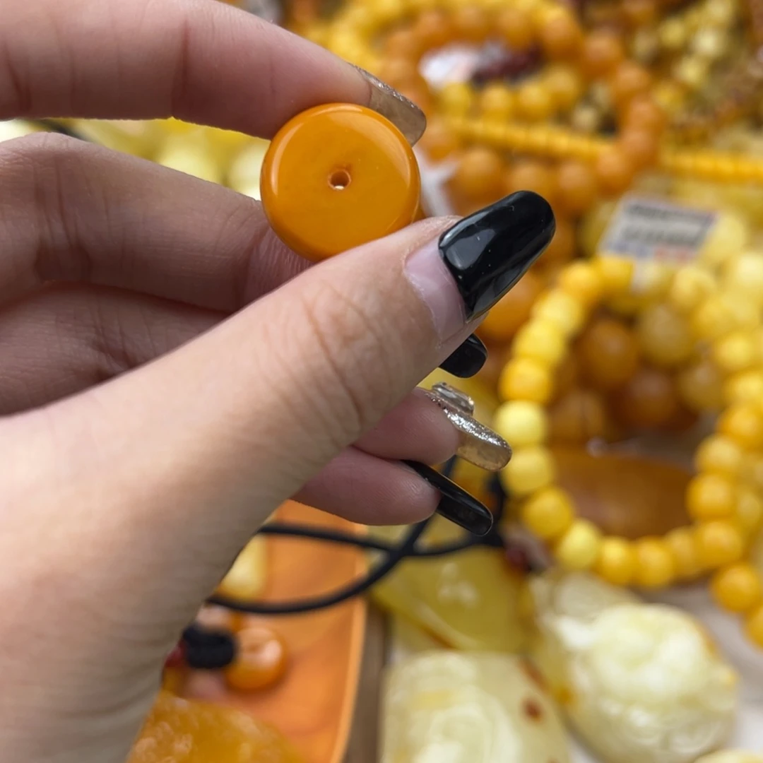 琥珀珠宝奇石未镶嵌