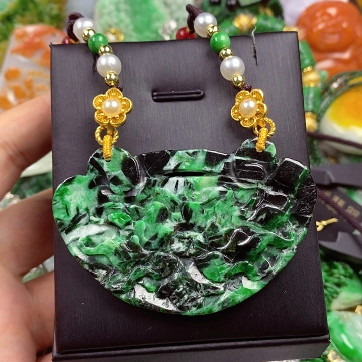 翡翠未镶嵌吊坠(赠链)