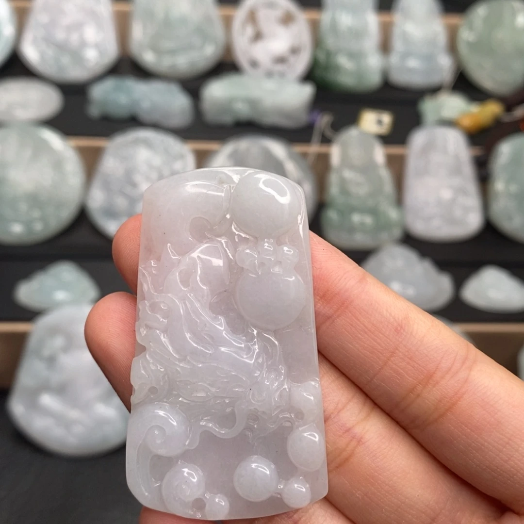 颈饰未镶嵌翡翠龙牌