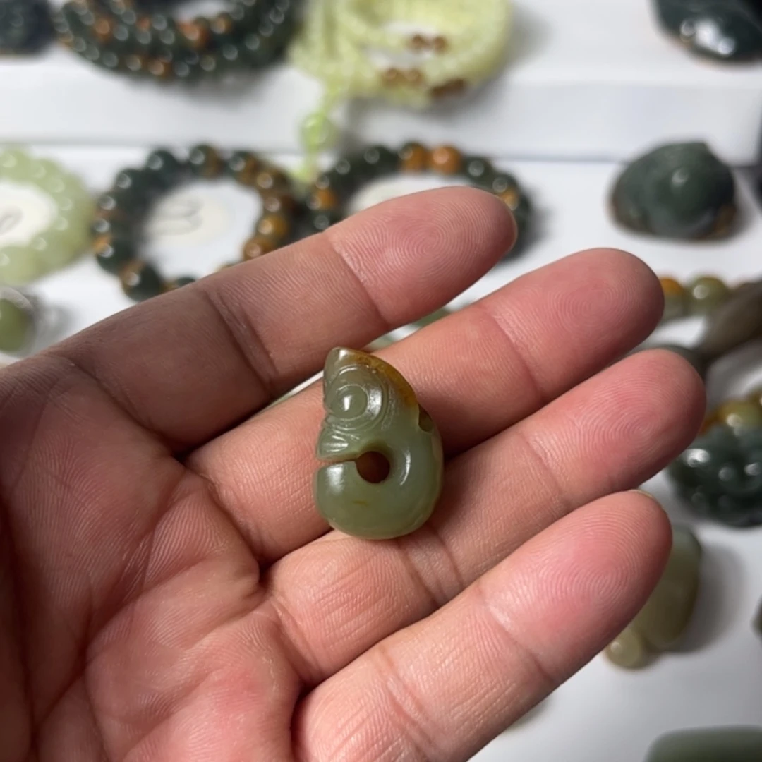 【闪购商品】未镶嵌透闪石质玉挂件胜*